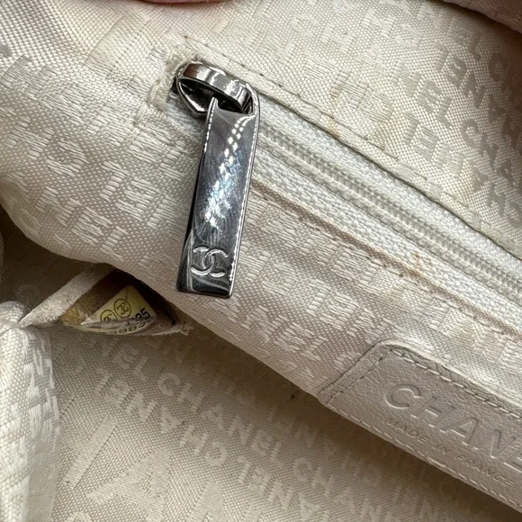 Chanel-Authentic- Caviar Leather Chocolate Bar Cube Shoulder Bag - Coral - Picture 10 of 17